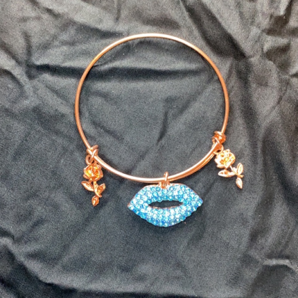 🌹🌹 Rose Gold Bangle 🌹🌹 - Picture 3 of 3